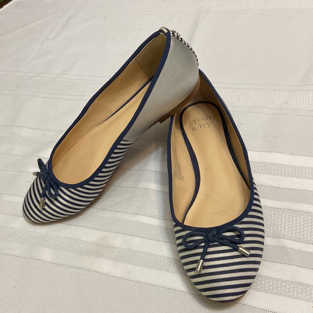 Crown & Ivy “Mia” Womens Ballet Flats - Navy, White & Silver -Size 7.5
